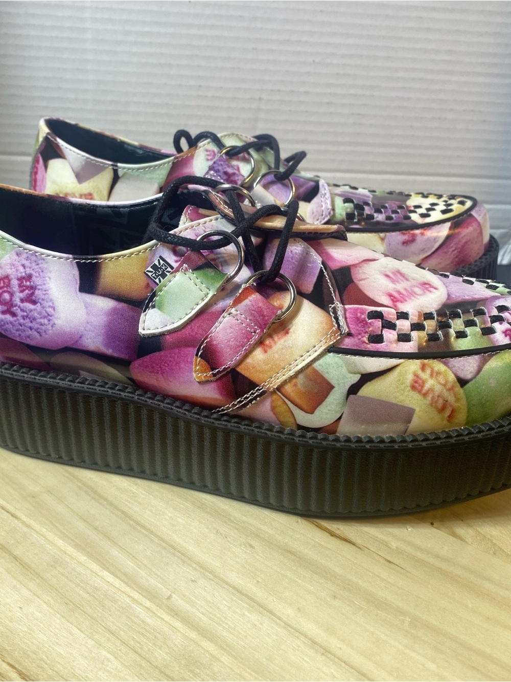 T.U.K. Candy Hearts Print Viva Mondo Low Creeper Shoes Womens 10 platform
